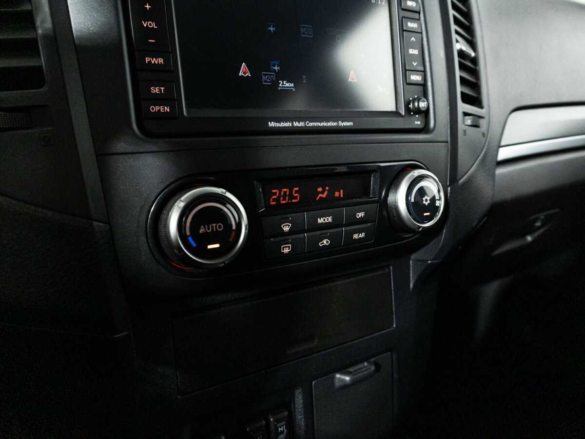 Купить Mitsubishi Pajero, 2012, 215 000 км, фото №16